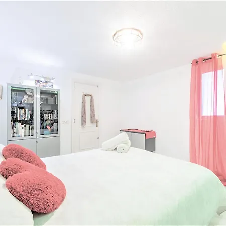 Beachfront Center Daire