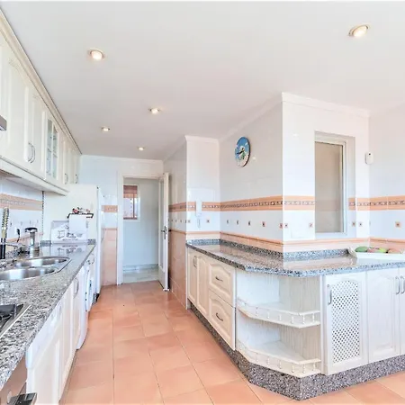 Beachfront Center Daire