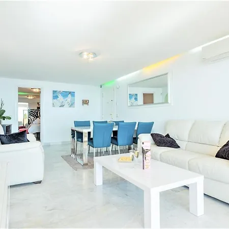 Beachfront Center Apartment *