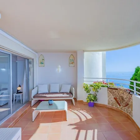 Beachfront Center Apartment Marbella