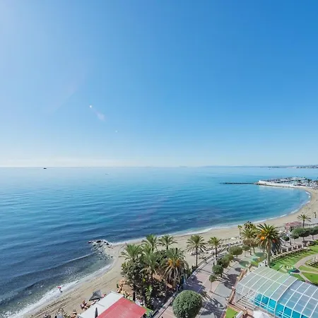 Beachfront Center Apartment Marbella