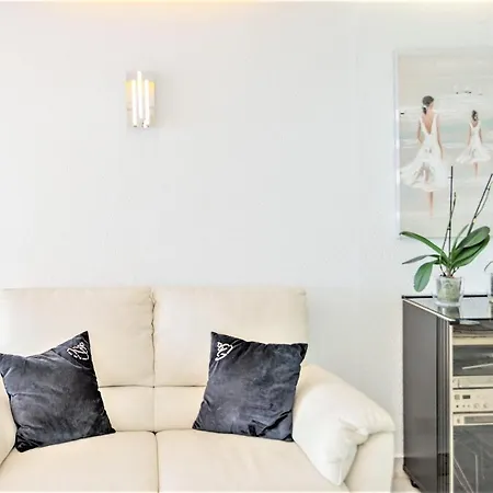 Beachfront Center Apartment *