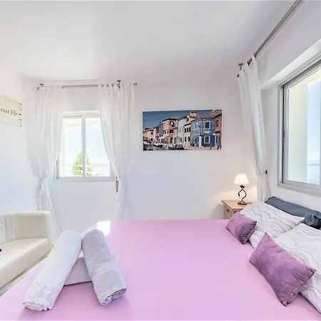 Beachfront Center Appartement Marbellac