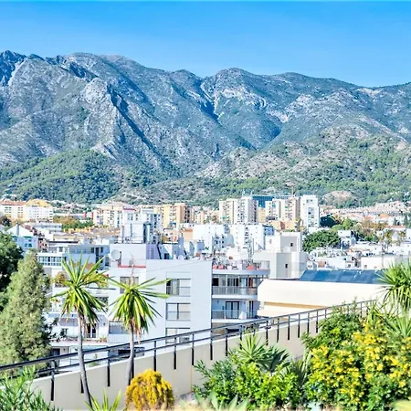 Beachfront Center * Μαρμπέλλα