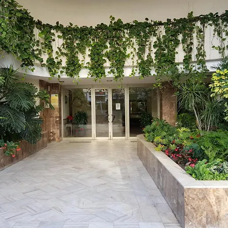 Beachfront Center Μαρμπέλλα