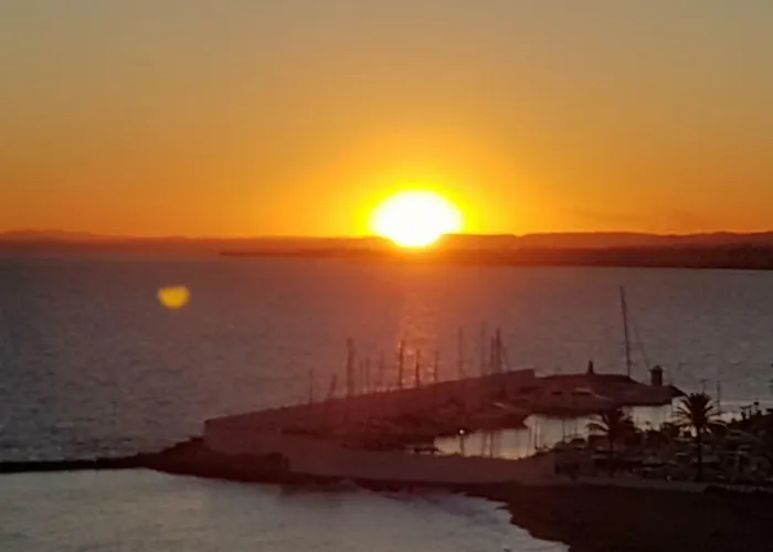 Beachfront Center アパート