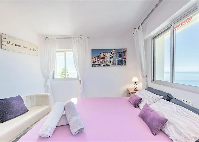 Beachfront Center 아파트 마르베야