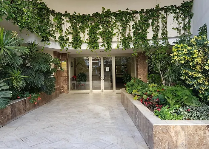 Beachfront Center マルベーリャ