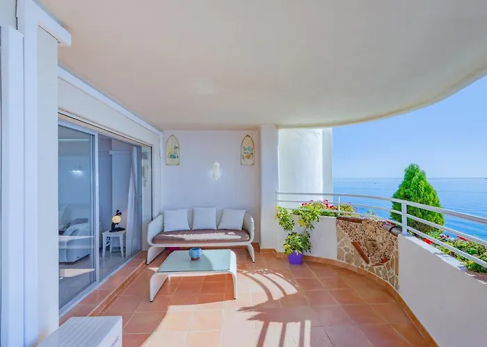 Beachfront Center Apartment Marbella